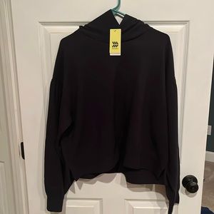 Woman’s all in motion textured cropped black hoodie Size XXL